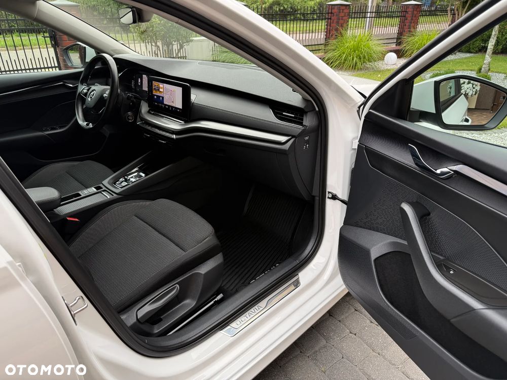 Skoda Octavia 2.0 TDI Ambition DSG - 23