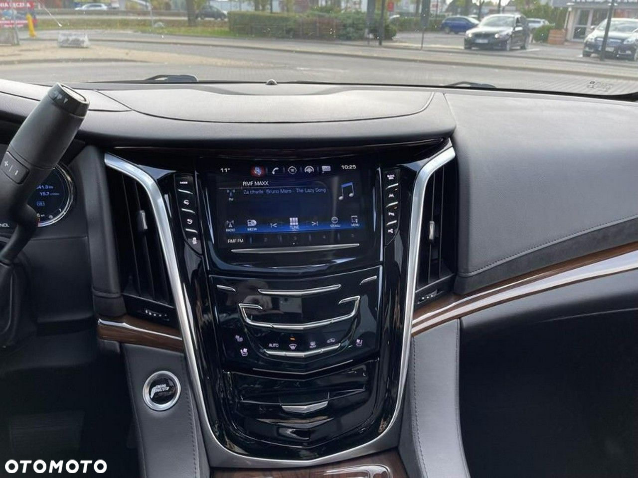 Cadillac Escalade - 28