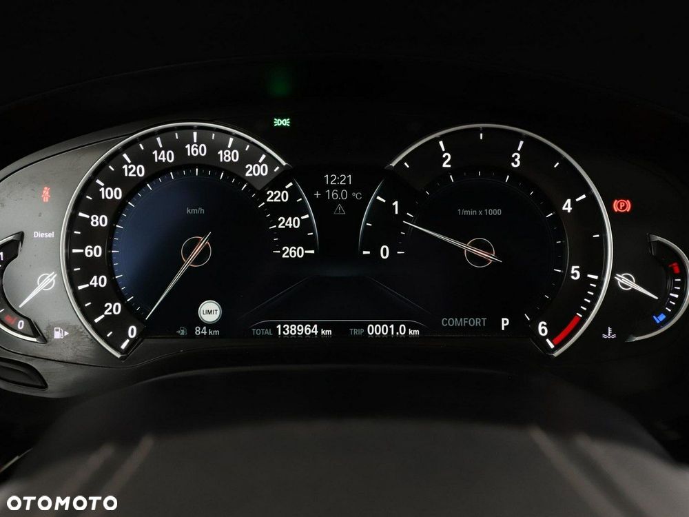 BMW Seria 5 520d xDrive - 23