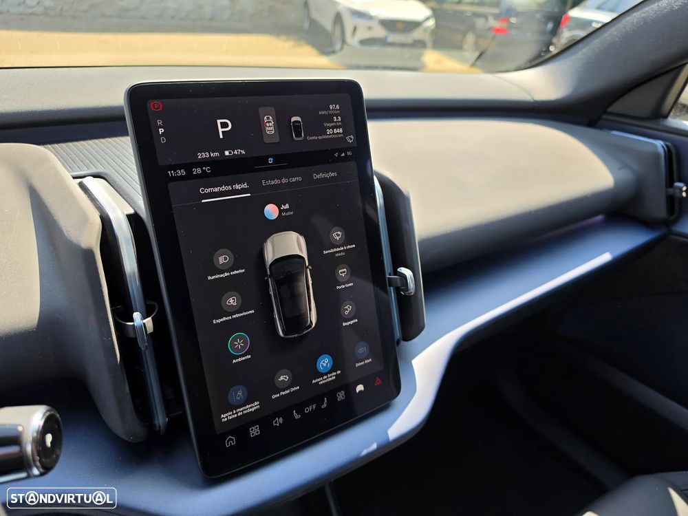 Volvo EX30 Single Motor Extended Range RWD Plus - 19