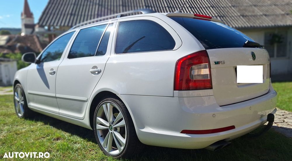 Skoda Octavia Combi 2.0 TDI DPF RS - 8