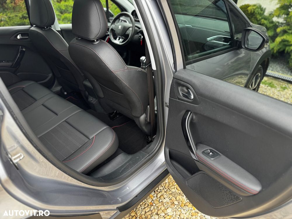 Peugeot 2008 1.2 PureTech Turbo S&S GT-Line - 25