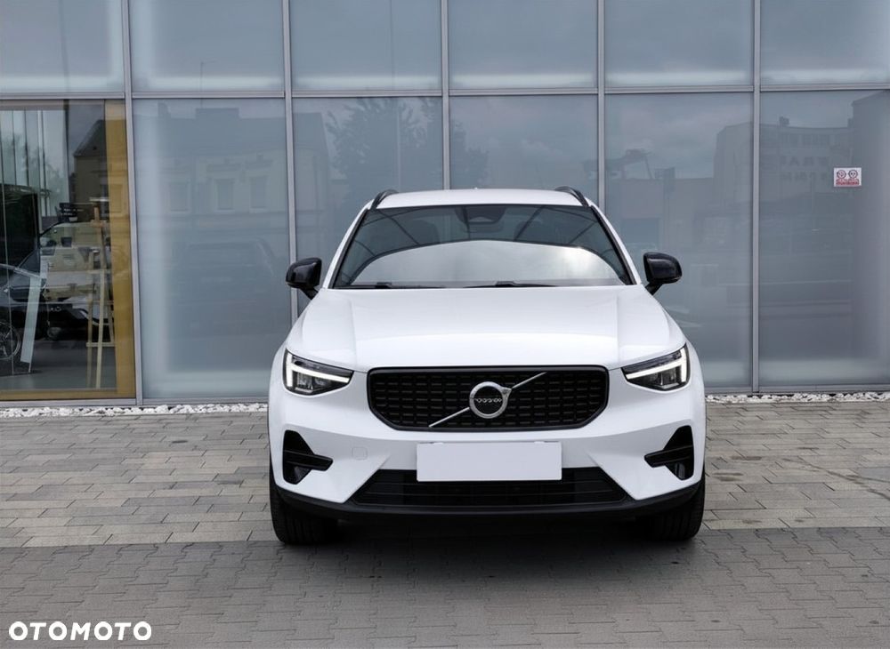 Volvo XC 40 B3 Plus Dark - 3