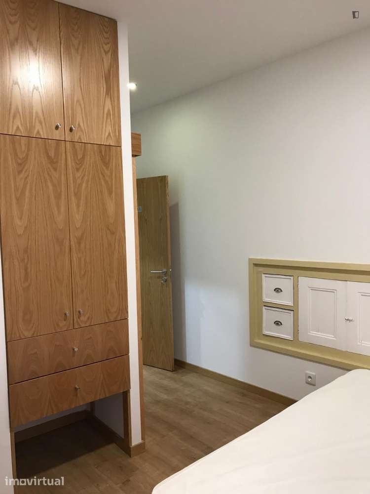Quarto - localizado em Baixa Coimbra - Grande imagem: 3/14