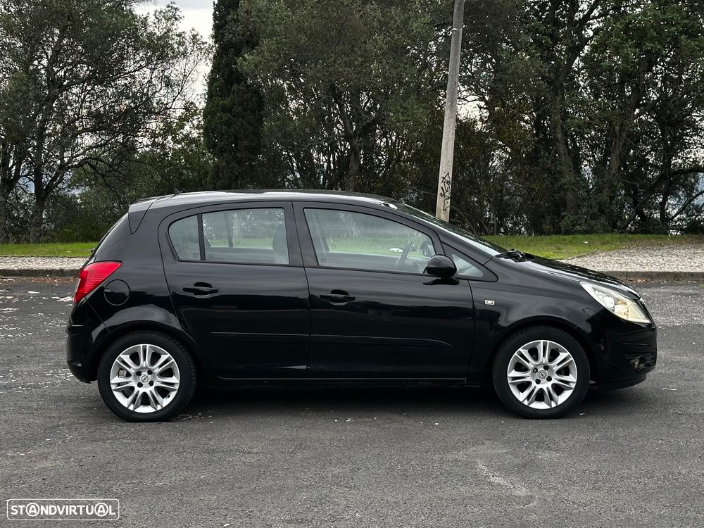 Opel Corsa 1.2 Twinport Cosmo - 4