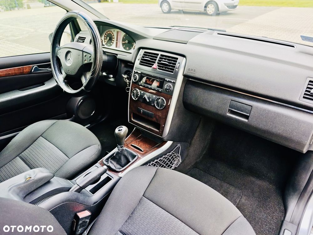 Mercedes-Benz Klasa B 180 BlueEFFICIENCY SPORT EDITION - 31