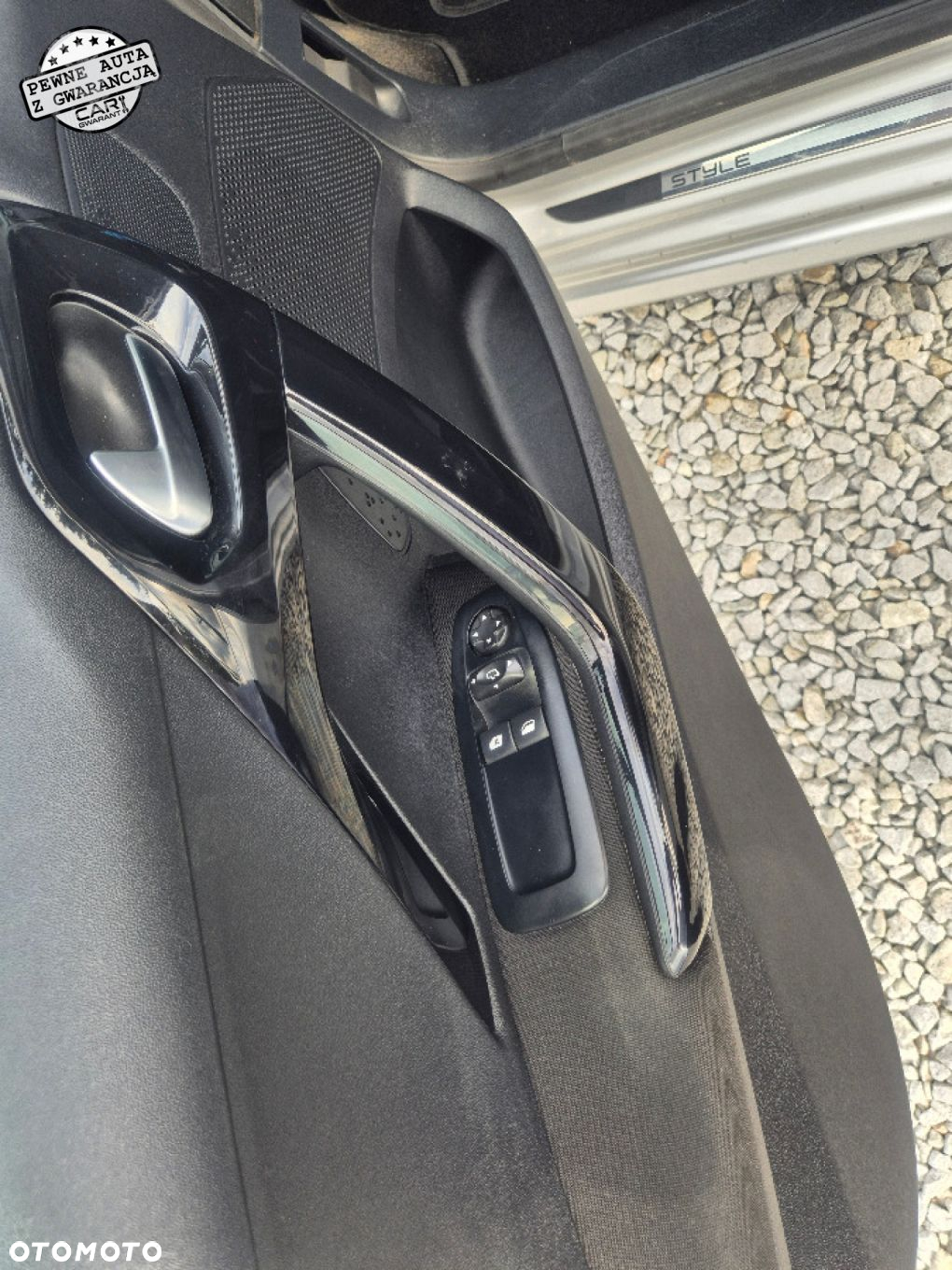 Peugeot 208 - 12