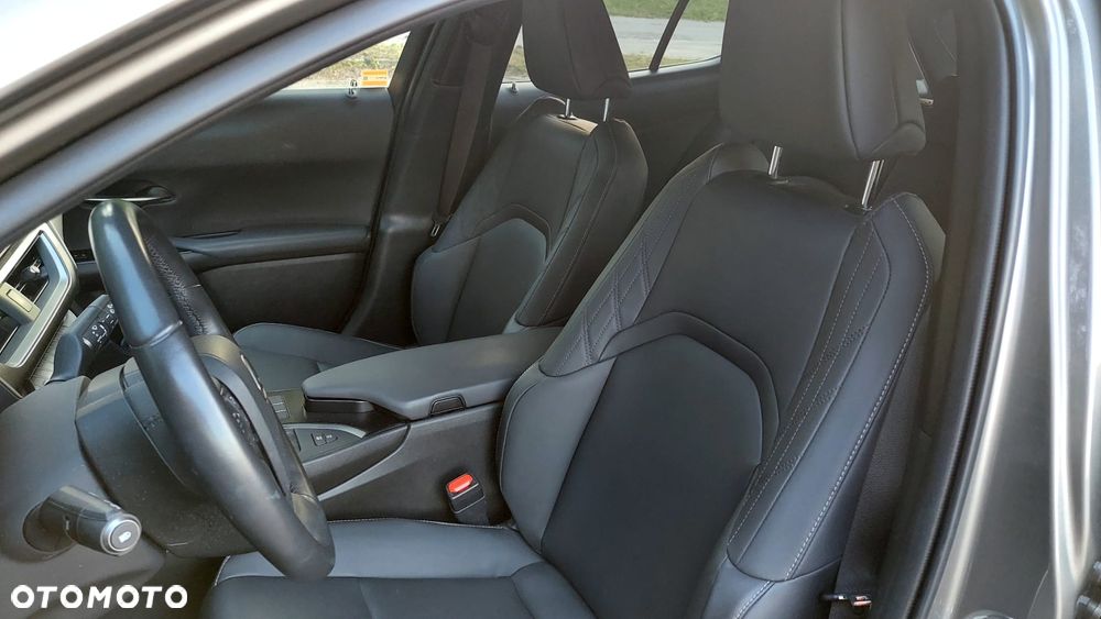Lexus UX - 7