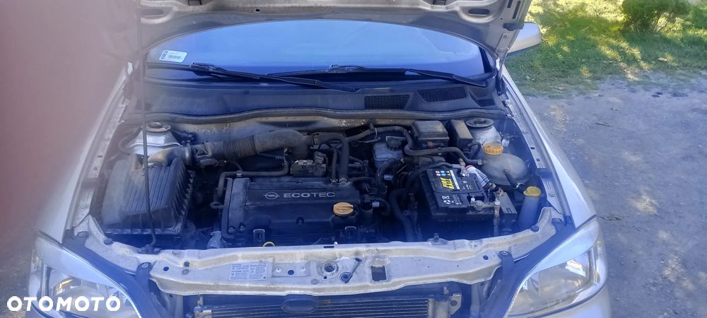 Opel Astra 1.4 - 8
