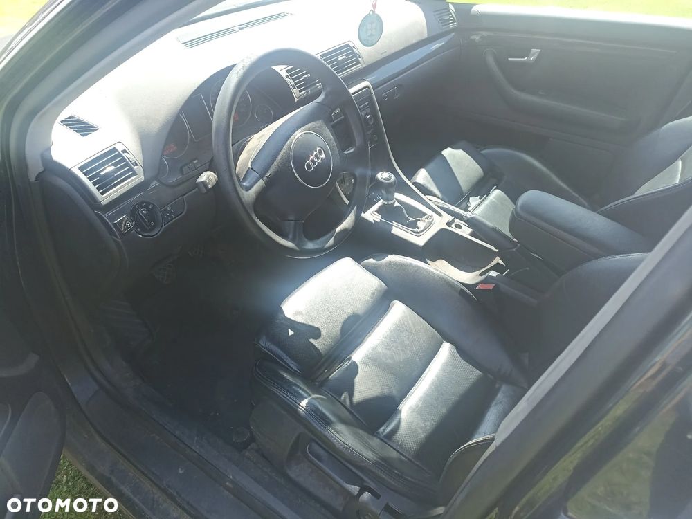 Audi A4 Limousine - 11