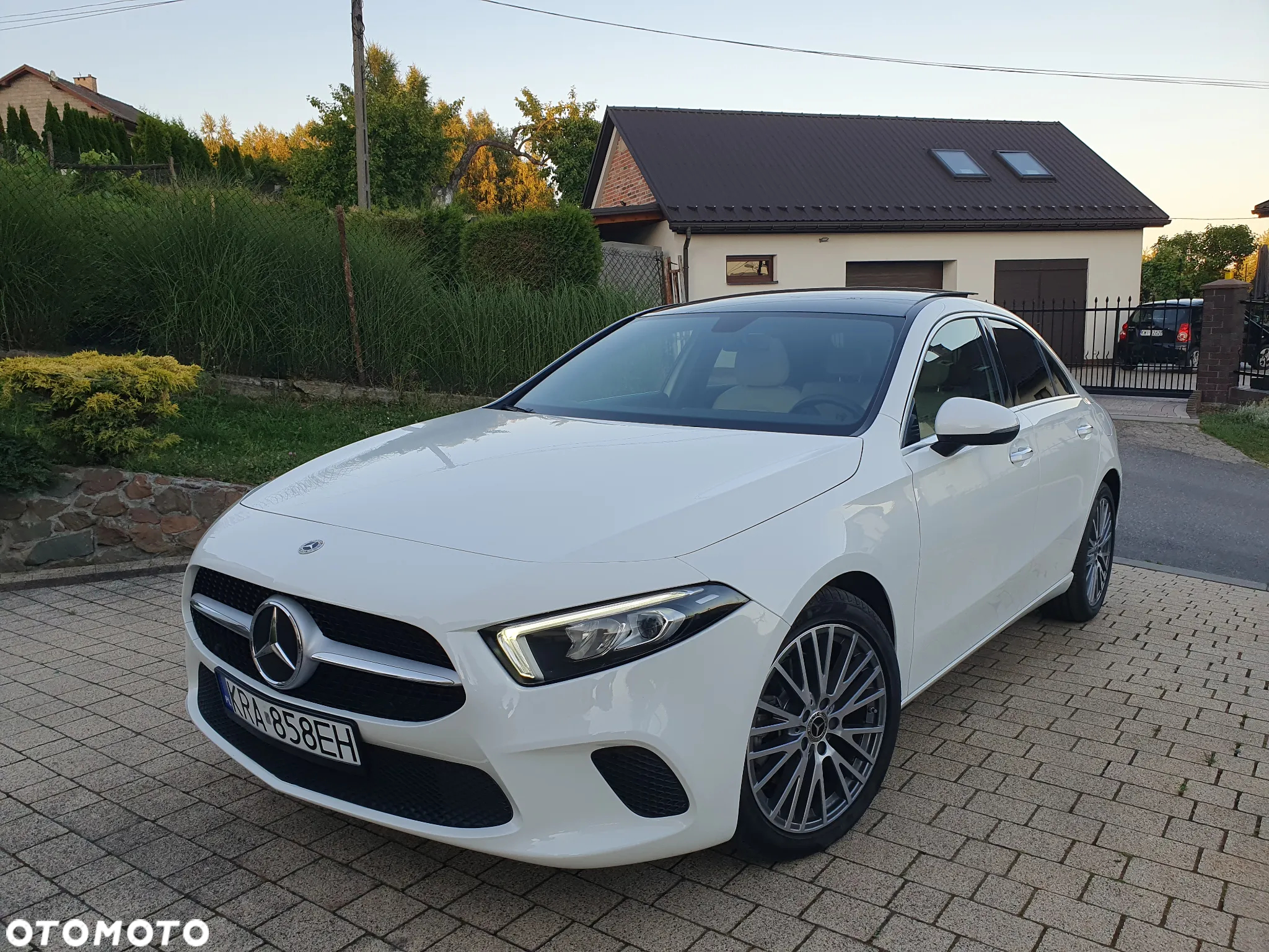 Mercedes-Benz Klasa A 220 4-Matic Style 7G-DCT - 2