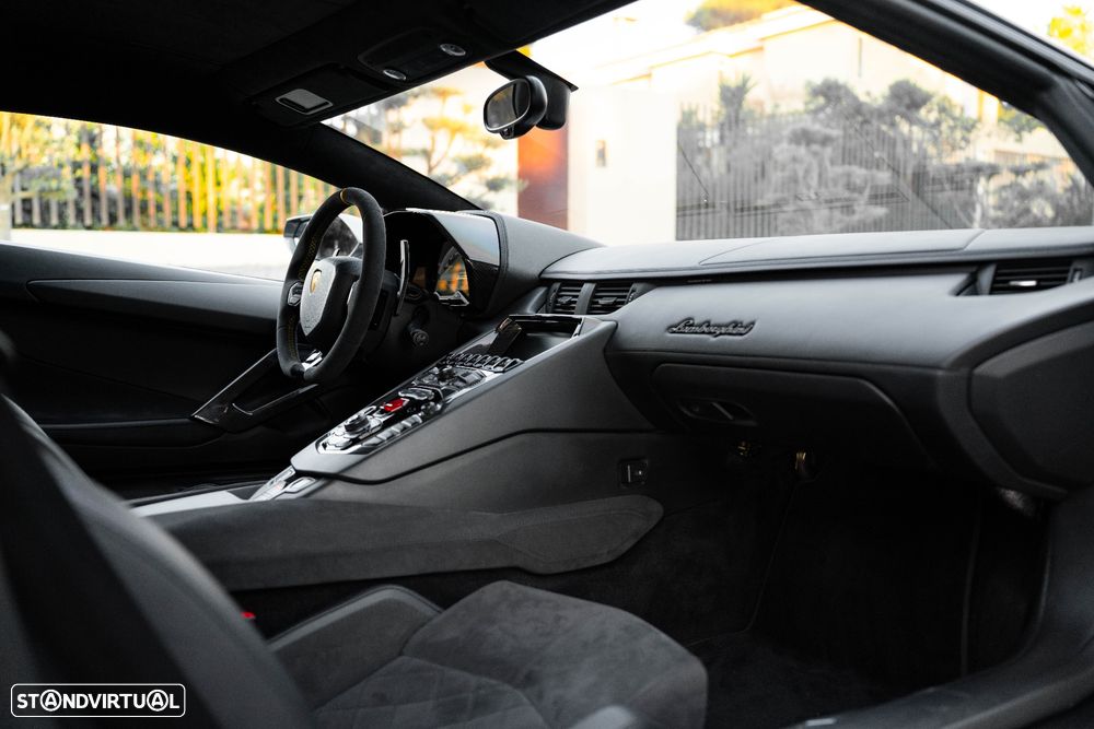 Lamborghini Aventador 6.5 V12 LP740-4 S - 44
