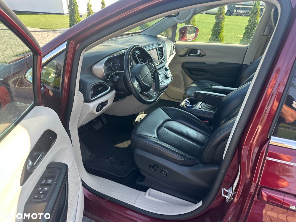 Chrysler Pacifica - 22