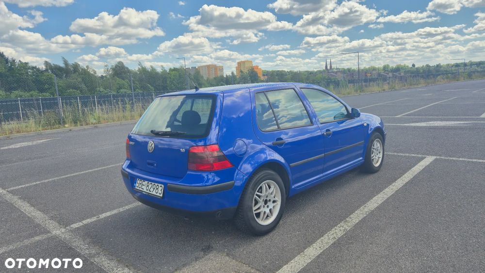 Volkswagen Golf 1.6 Comfortline - 4