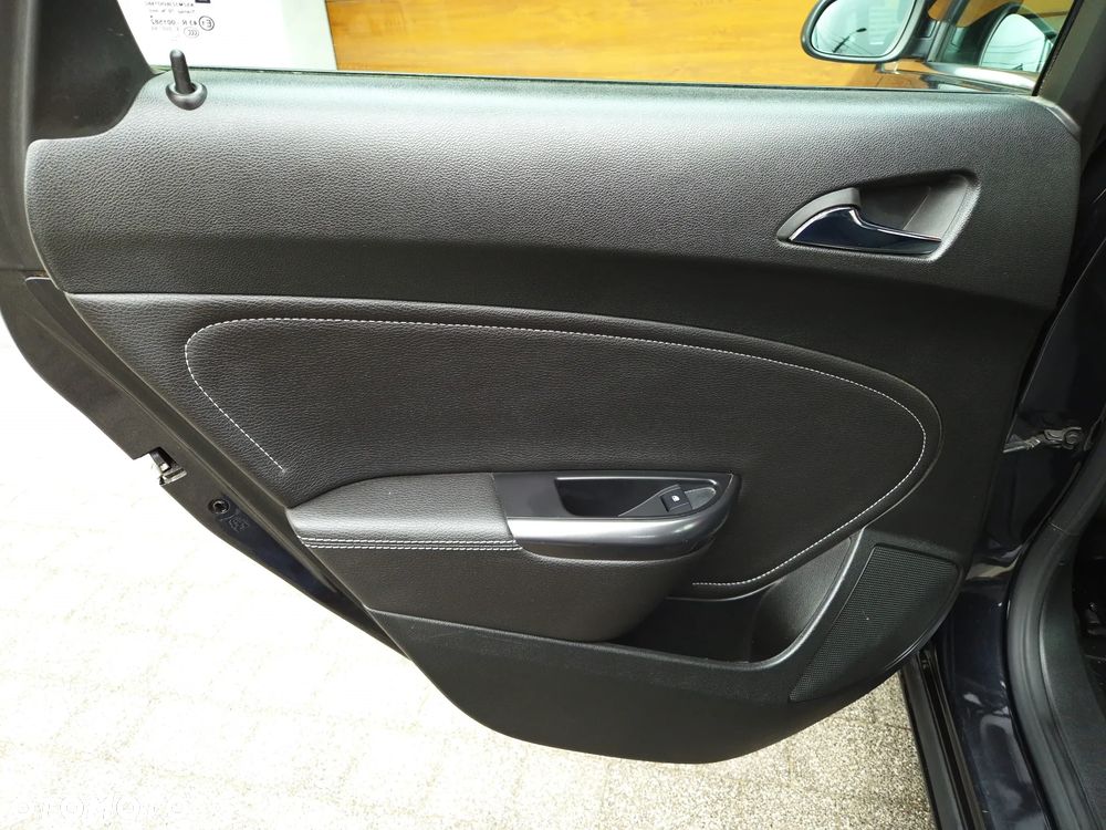 Opel Astra 1.6 Turbo Innovation - 24