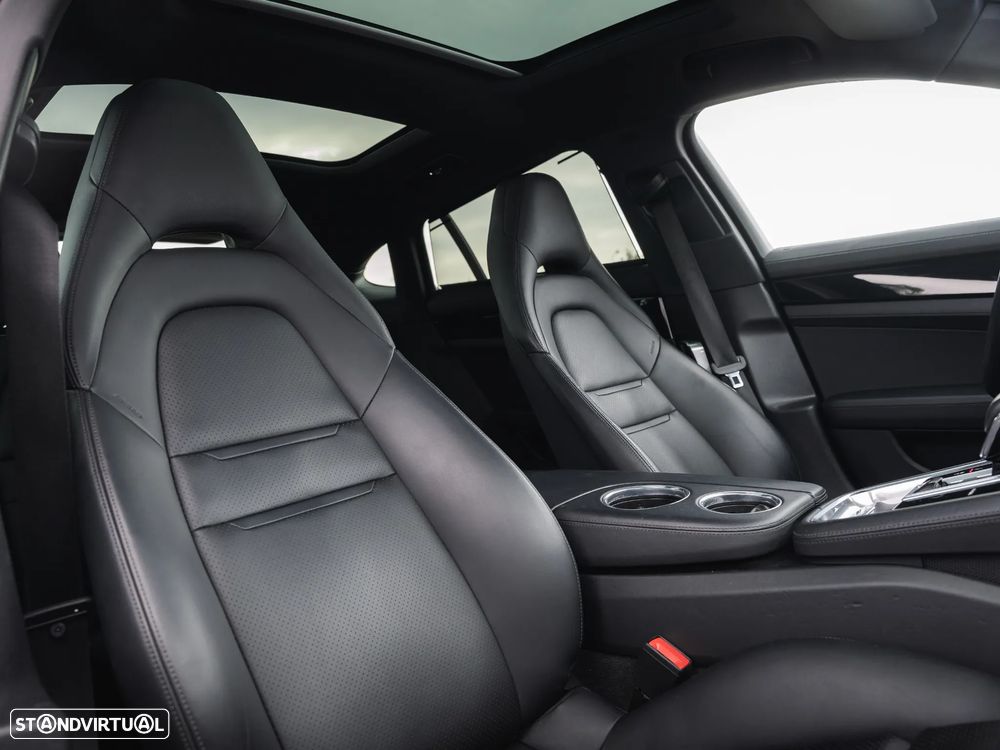 Porsche Panamera 4 E-Hybrid - 22