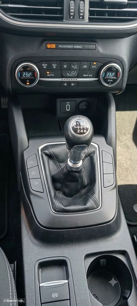 Ford Focus SW 1.5 TDCi EcoBlue Business - 15