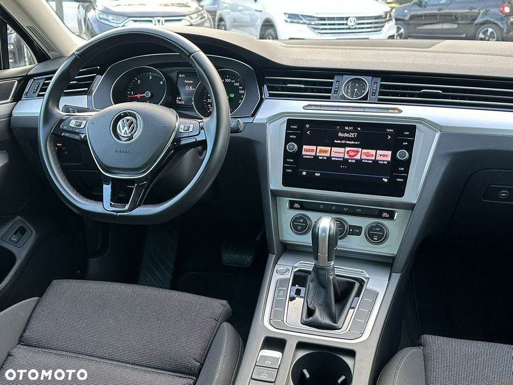 Volkswagen Passat - 24