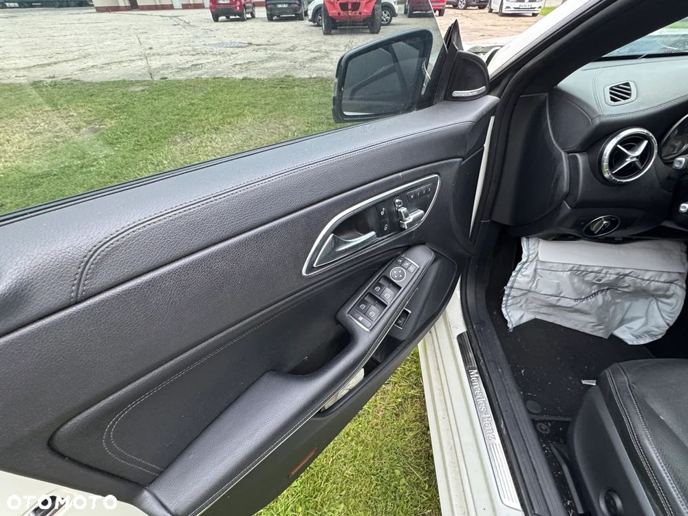 Mercedes-Benz CLA 220 CDI 7G-DCT AMG Line - 15