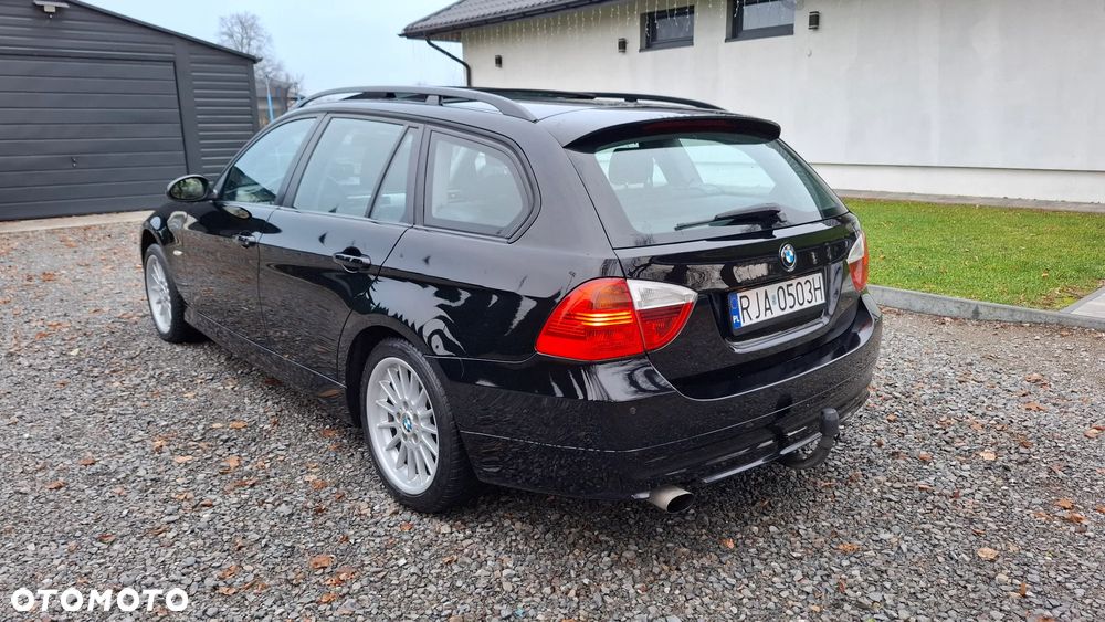BMW Seria 3 320i Touring - 3