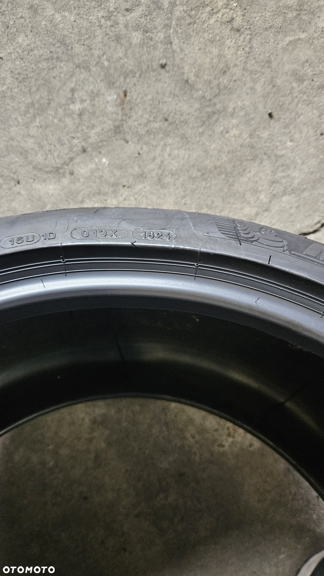 opona używana 275/35R19 Michelin Pilot Sport 4S * - 4