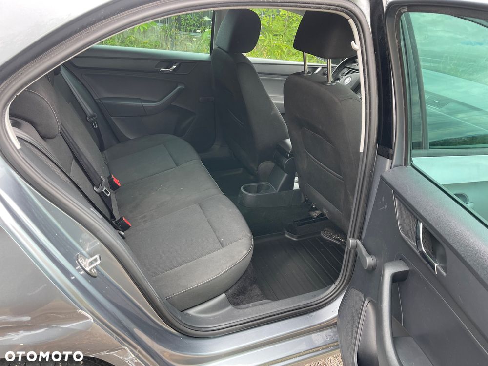 Skoda RAPID 1.2 TSI Active - 9