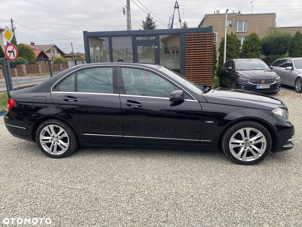 Mercedes-Benz Klasa C 180 CGI Automatik BlueEFFICIENCY Avantgarde - 16