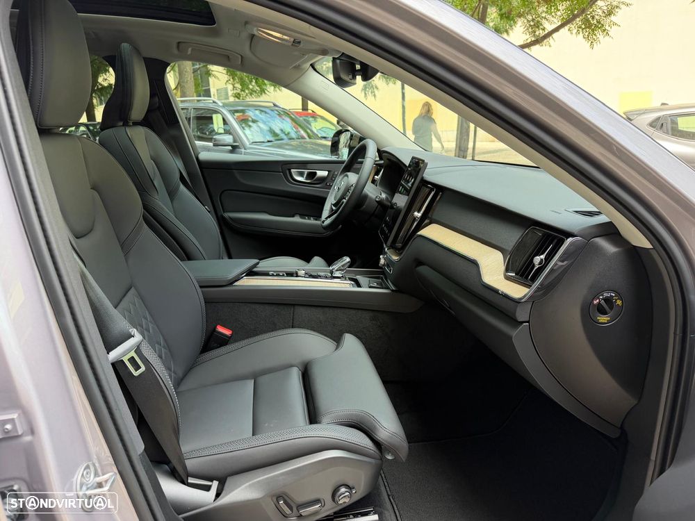 Volvo XC 60 2.0 T6 PHEV Plus Bright AWD - 22