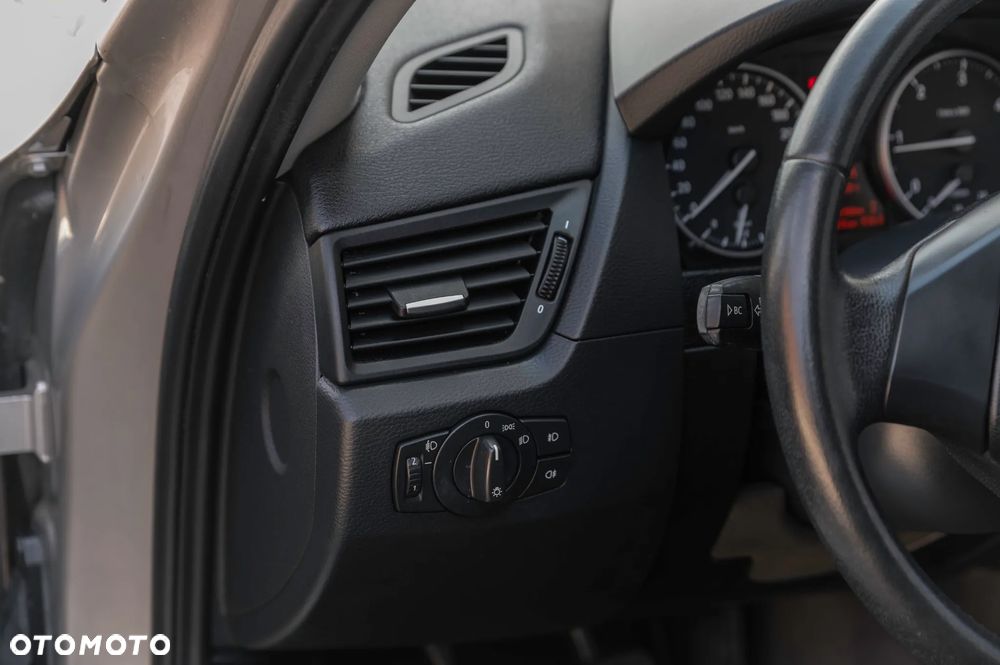 BMW X1 sDrive18d - 29