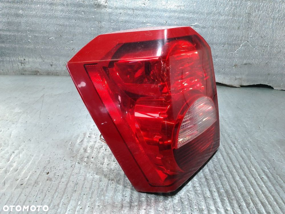 LAMPA TYLNA LEWA DODGE CALIBER 320077B  05303753  05303881 - 2