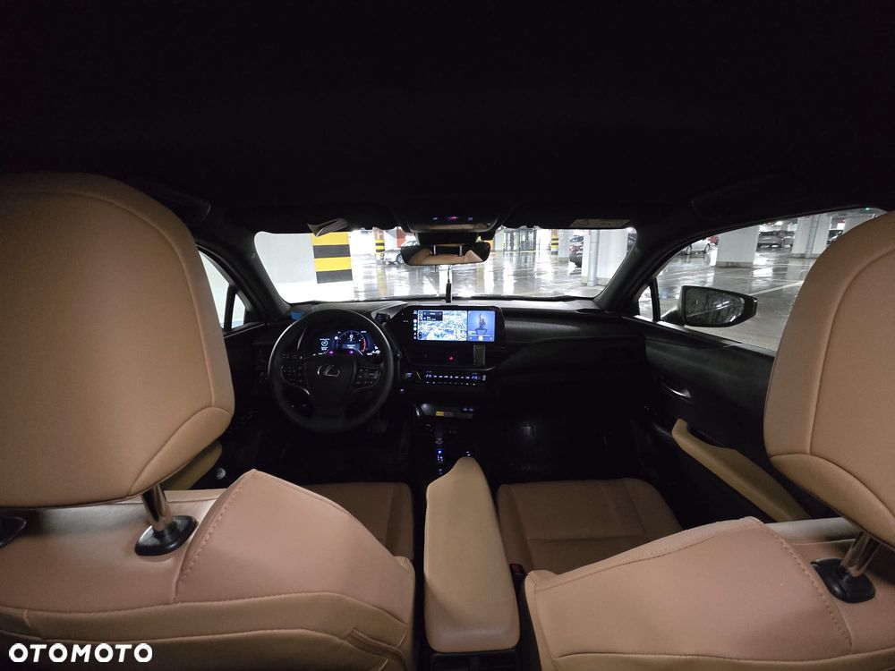 Lexus UX 2024