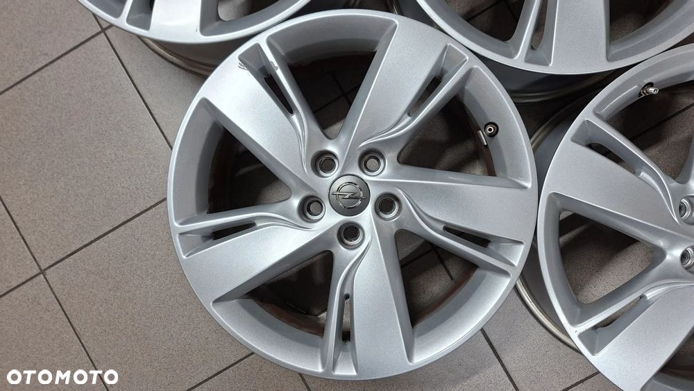 Felgi Aluminiowe 17 Opel Astra J 5x105 ET 42 - 2