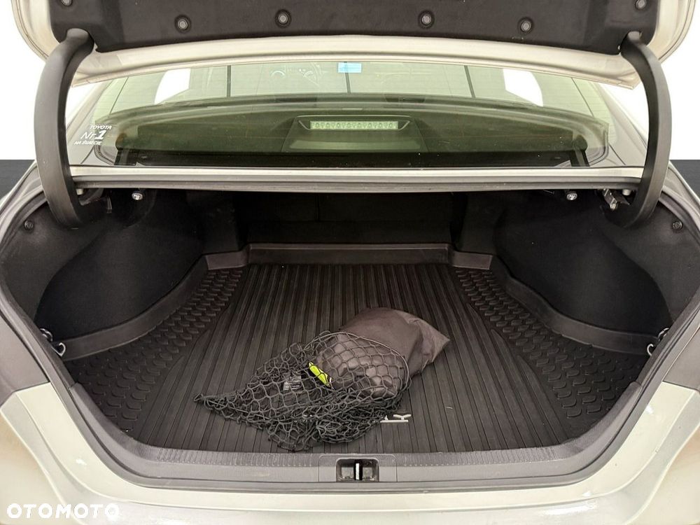 Toyota Camry - 12