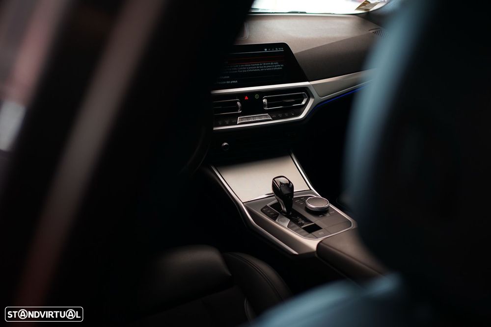 BMW 318 d Pack M Auto - 14