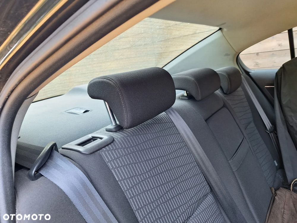 Toyota Avensis - 6