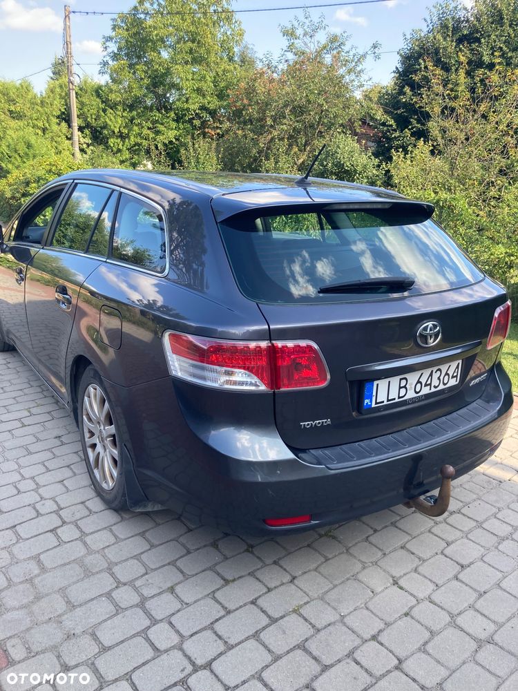 Toyota Avensis - 2