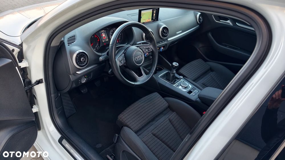 Audi A3 Limousine 1.6 TDI (clean diesel) S line Sportpaket - 28