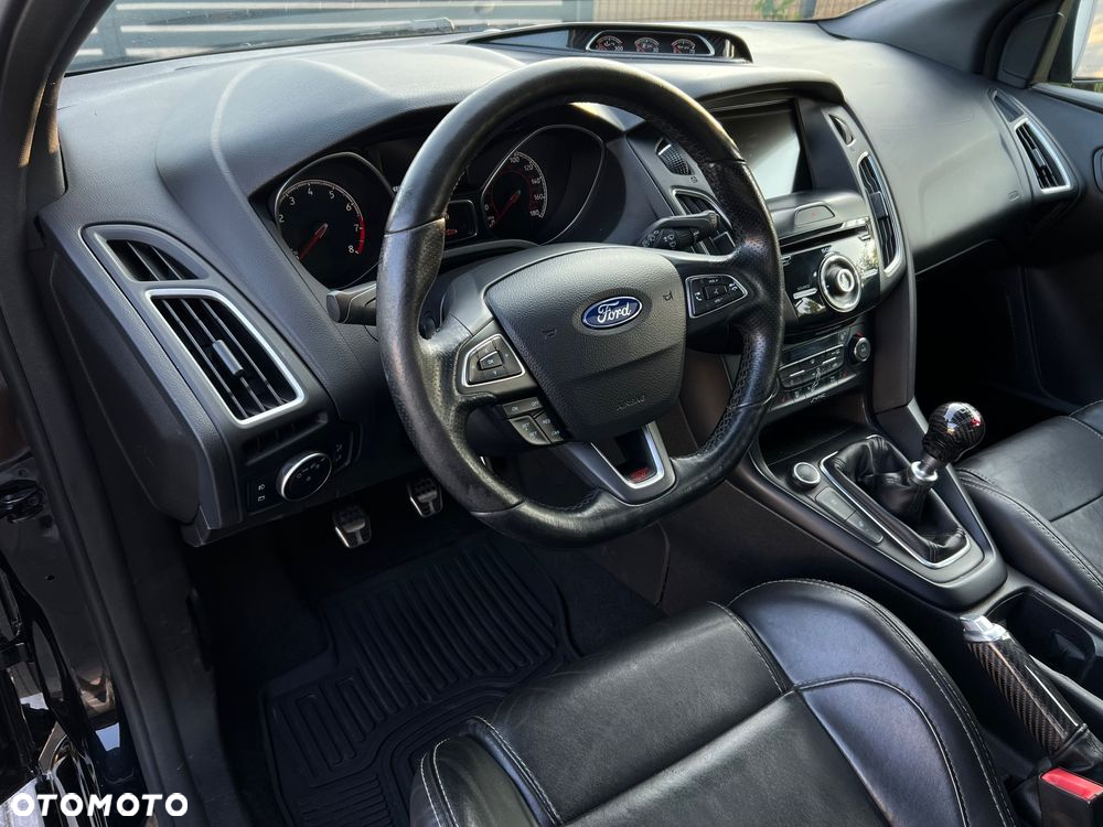 Ford Focus 2.0 EcoBoost ST - 15