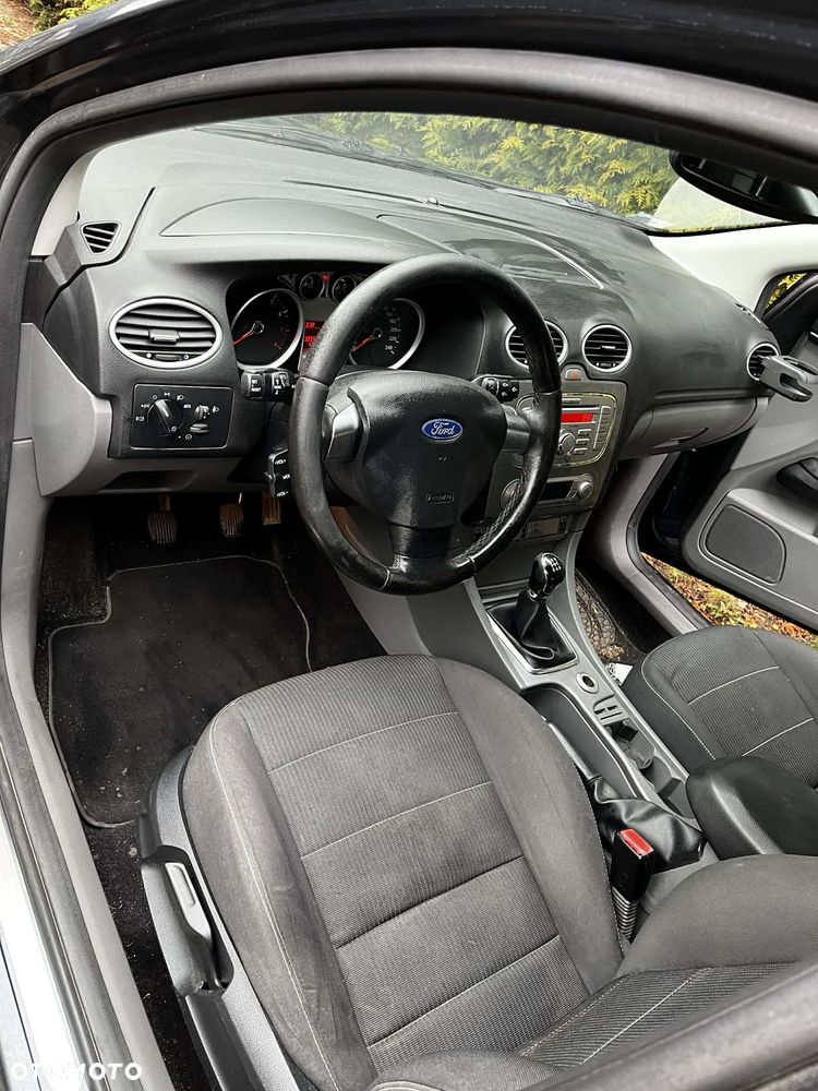Ford Focus 1.8 FF Trend - 26