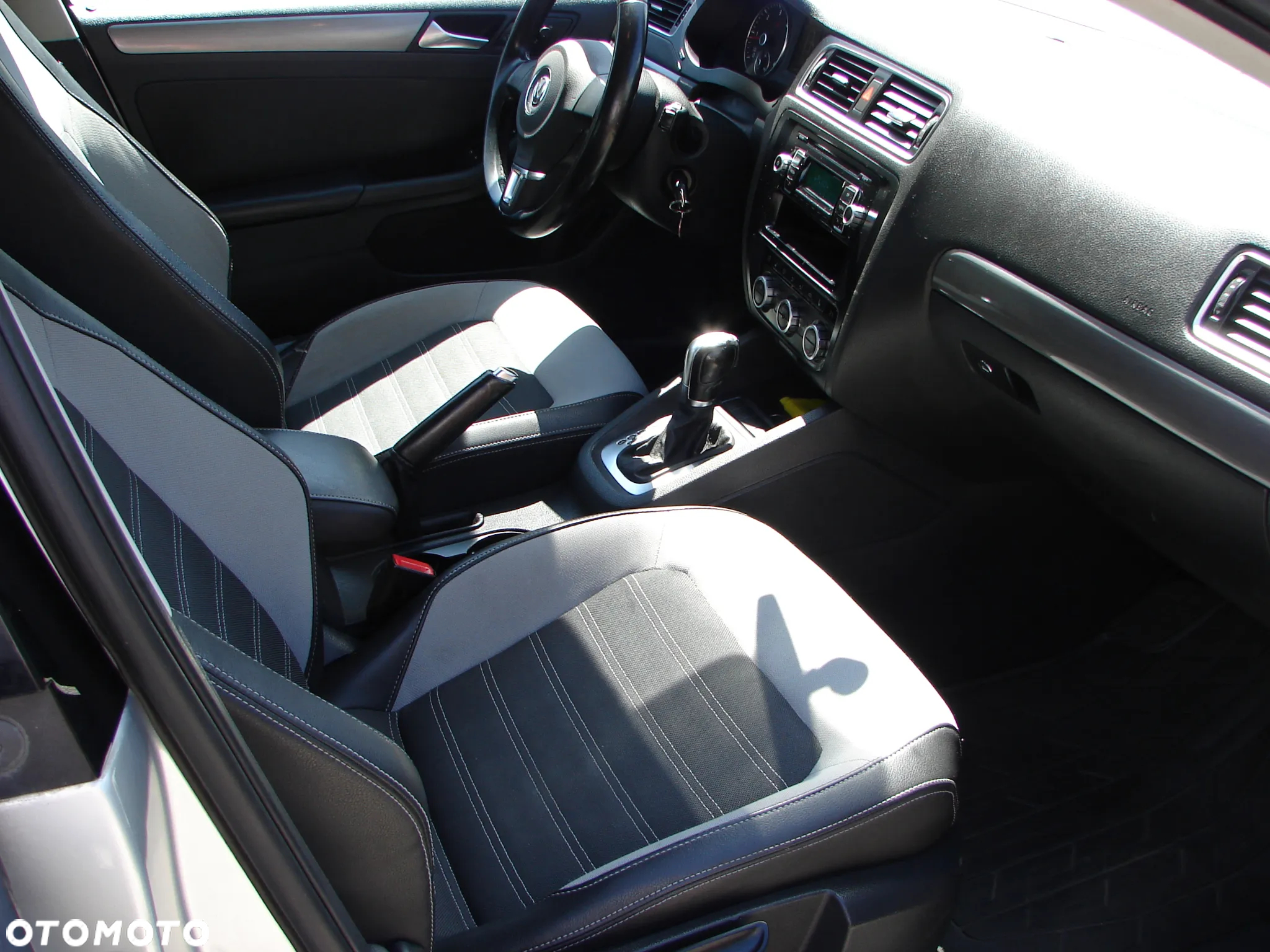 Volkswagen Jetta 2.0 TDI Highline CityLine DSG - 12