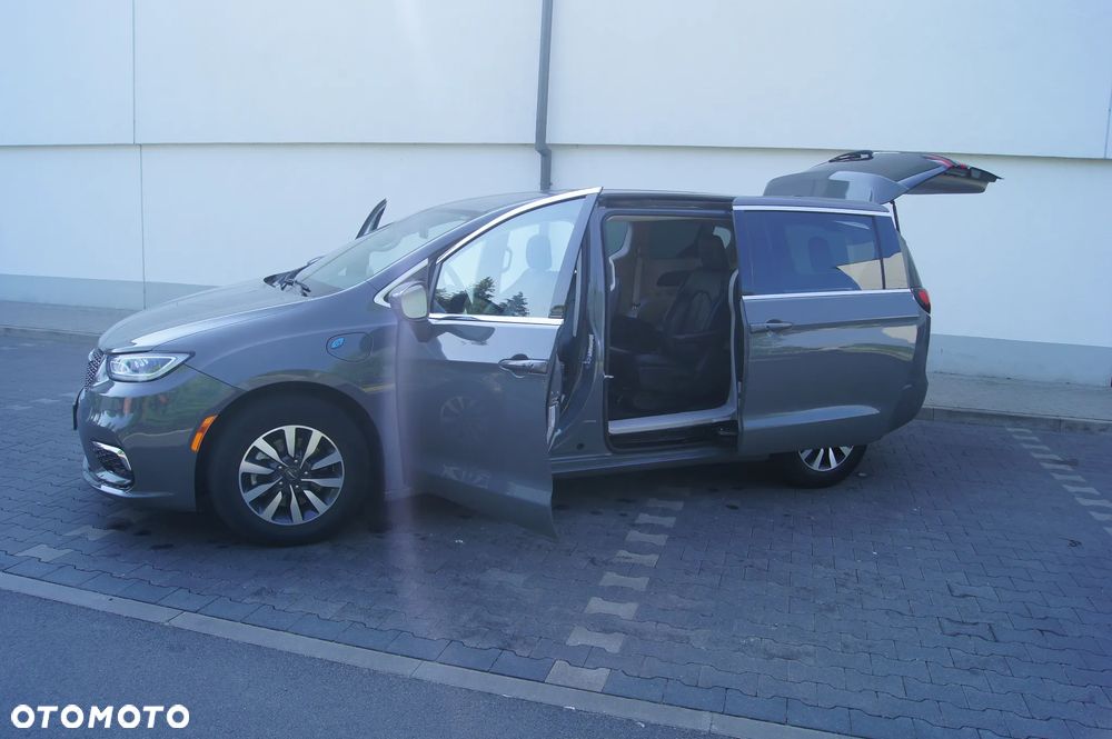 Chrysler Pacifica - 5