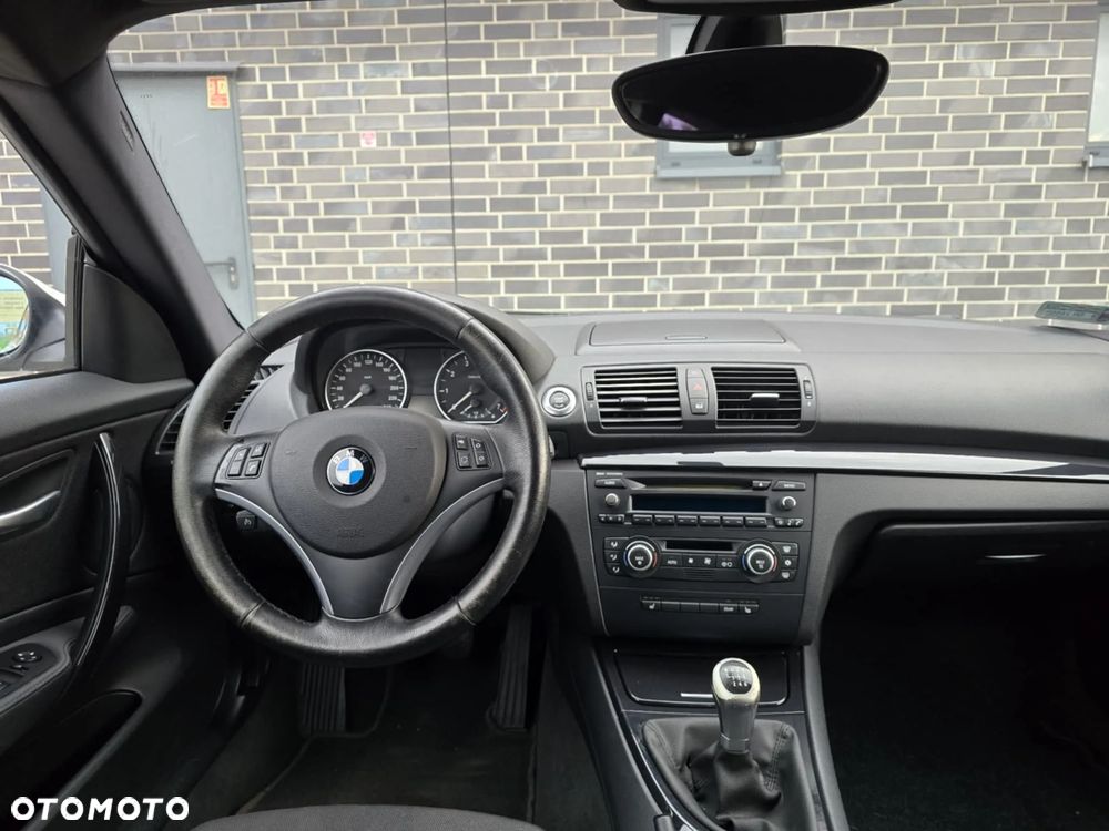 BMW Seria 1 116i - 24