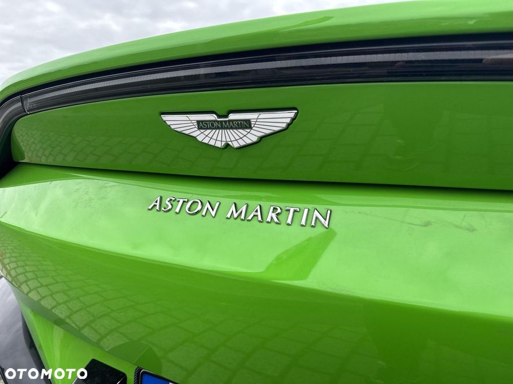 Aston Martin V8 - 13