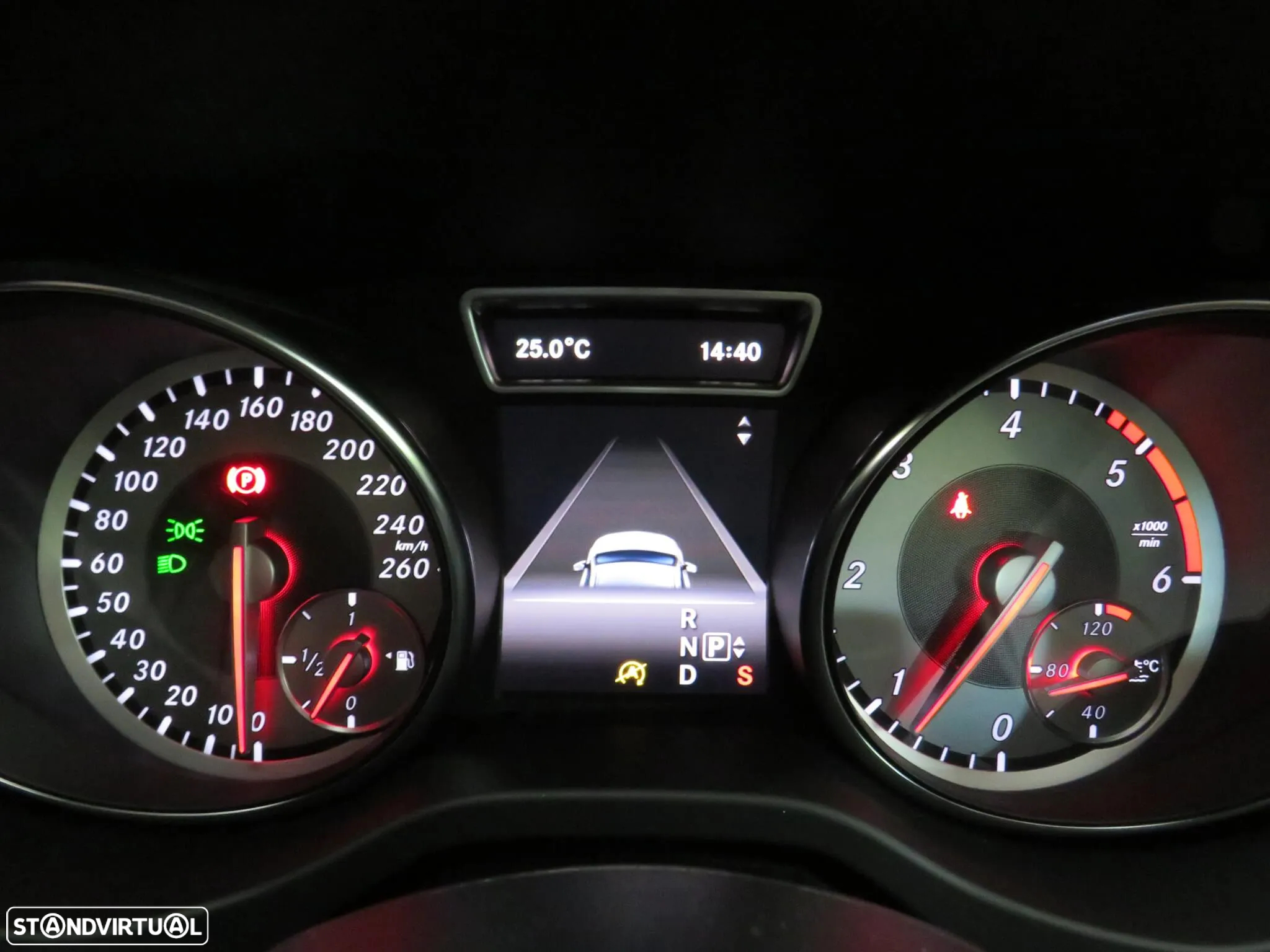 Mercedes-Benz GLA 200 d 7G-DCT Urban - 20