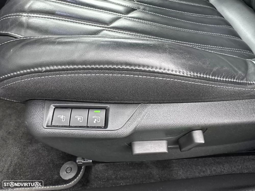 Peugeot 2008 1.2 PureTech GT - 27