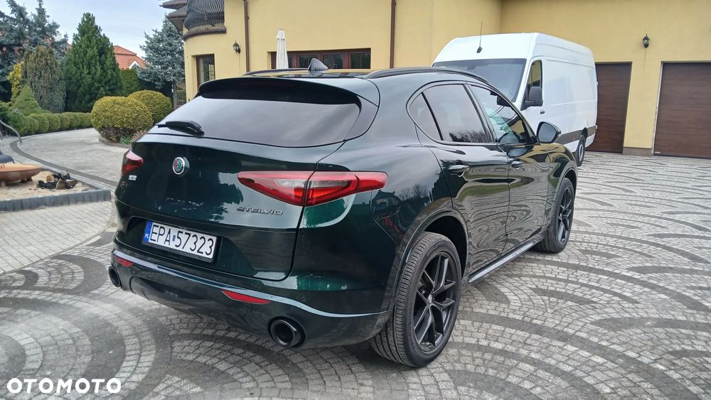 Alfa Romeo Stelvio 2.0 Turbo 16V AT8-Q4 Ti - 3