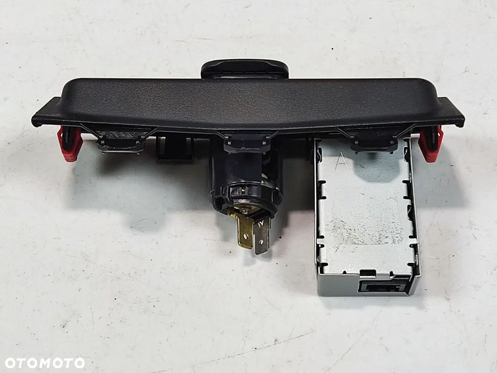 TOYOTA COROLLA E21 od 2022r Gniazdo Zapalniczki USB - 2