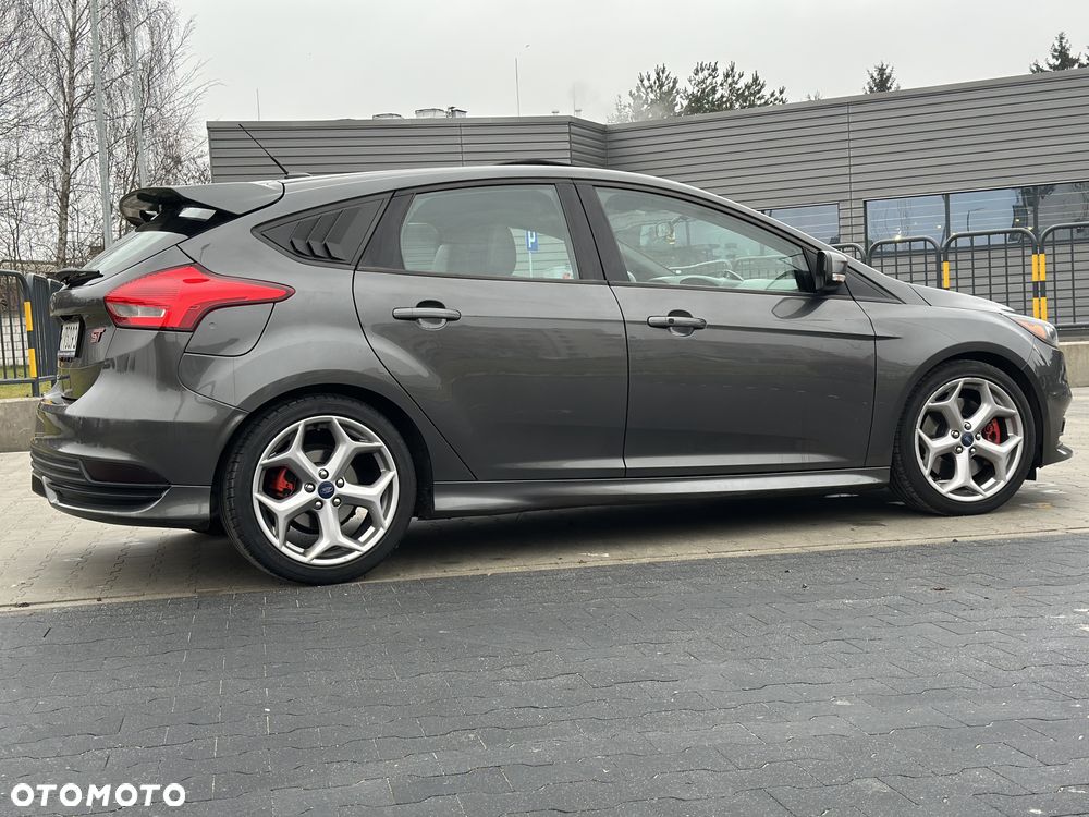 Ford Focus 2.0 EcoBoost ST - 19