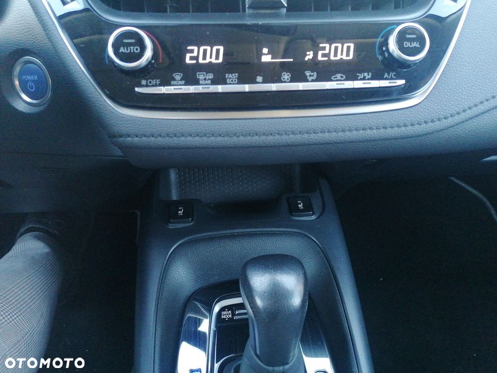 Toyota Corolla 1.8 Hybrid Comfort - 17