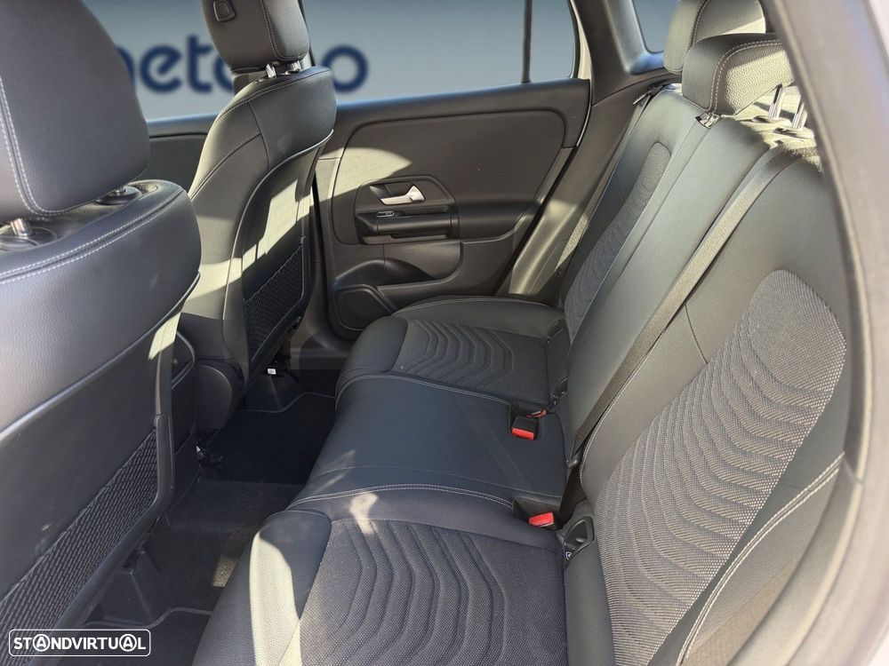 Mercedes-Benz GLA 180 d - 12